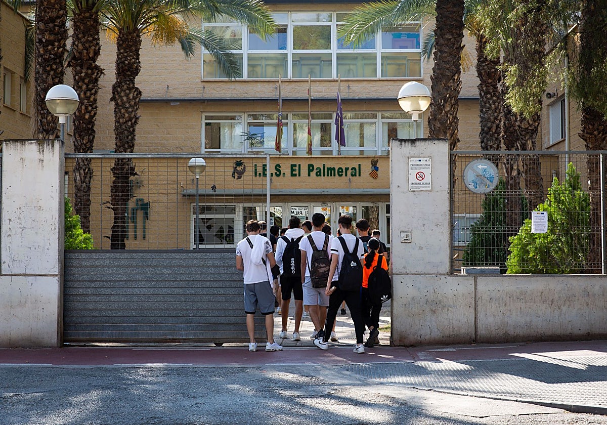 Entrada principal del hasta ahora IES El Palmeral que pasará a CIFP El Palmeral