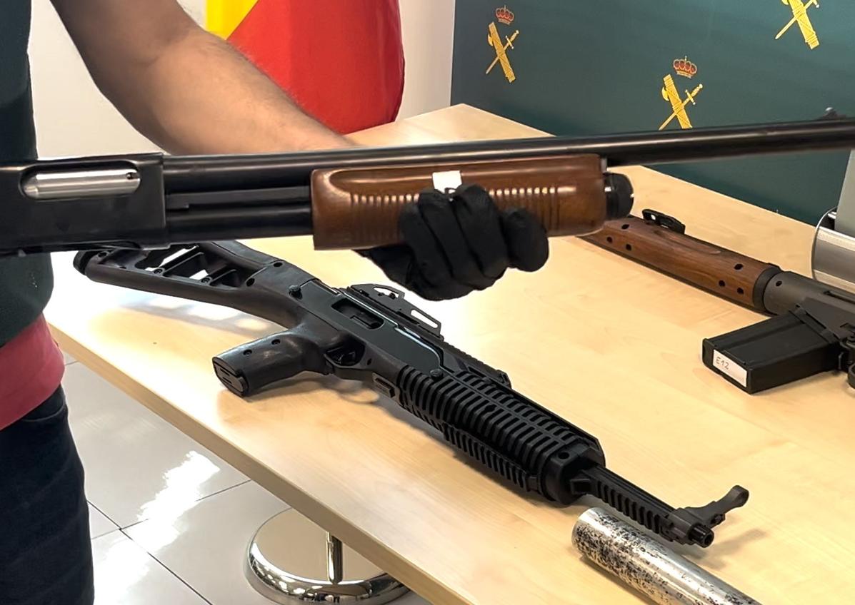 Imagen secundaria 1 - La operación contra la red de Alguazas que traficaba con armas de guerra suma ya 18 detenidos