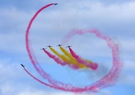 Acrobacias de la Patrulla Águila en una imagen de archivo.