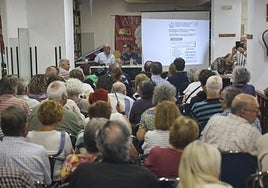 Imagen de la asamblea de la Junta por la Defensa de la Sanidad.