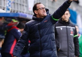Joseba Etxeberria dando indicaciones como entrenador de la SD Eibar durante esta temporada.