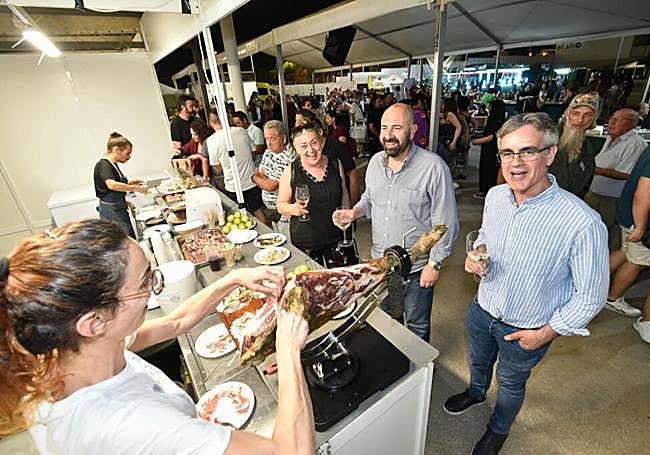 Saborea Molina. La feria cuenta con una zona de tapas y actuaciones en directo.