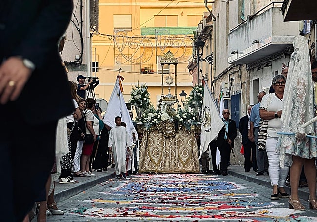 El Corpus Christi sobre las alfombras de sal.