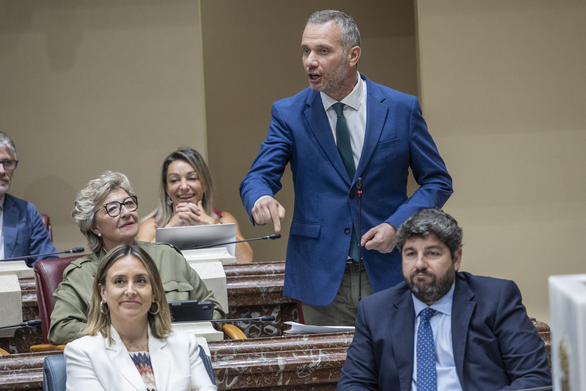 La aprobación del techo de gasto de la Comunidad para 2025, en imágenes