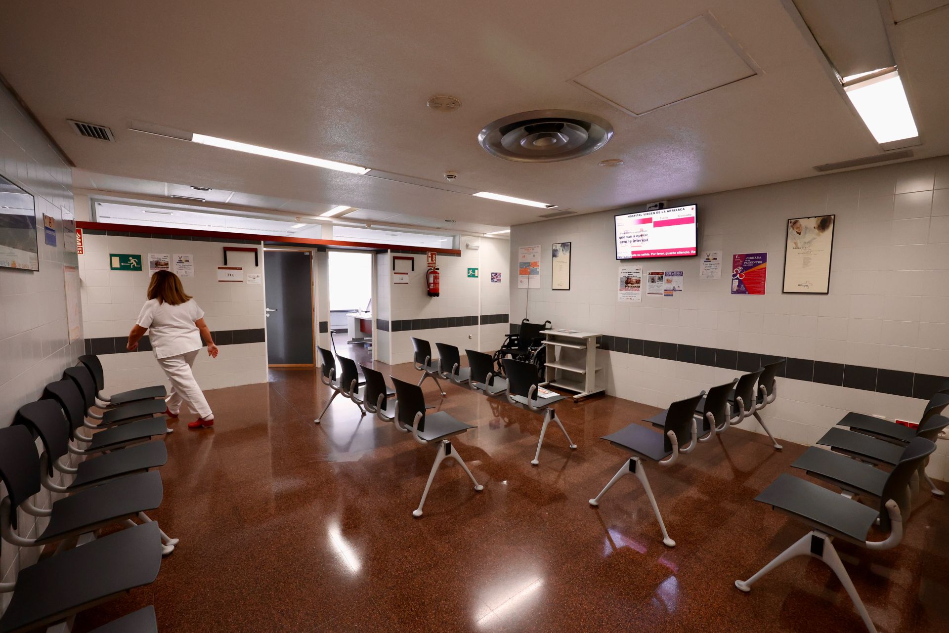 La huelga de médicos en los hospitales de Murcia, Cartagena y Lorca, en imágenes