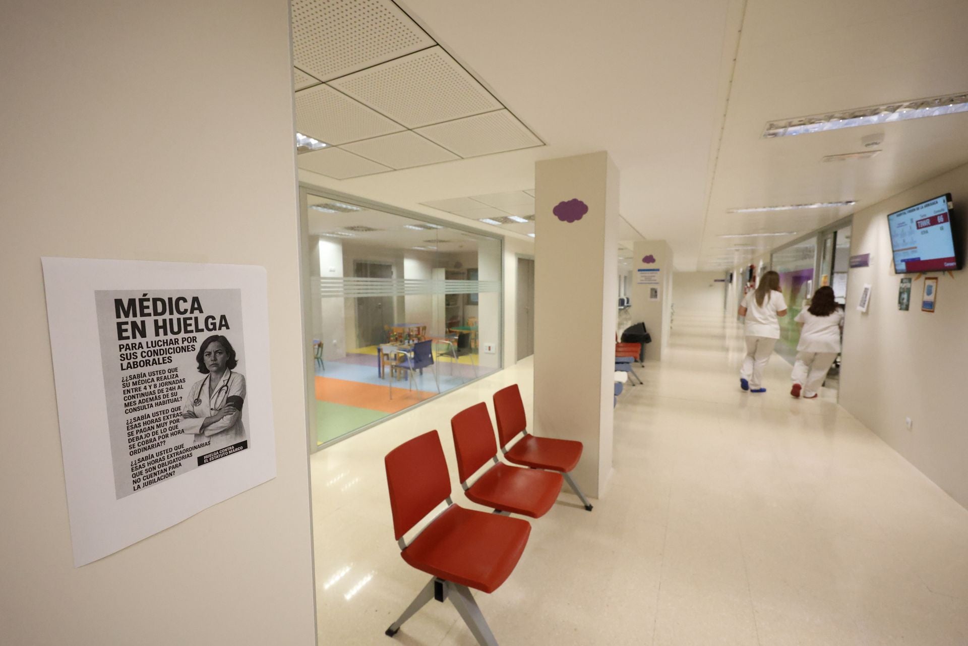 La huelga de médicos en los hospitales de Murcia, Cartagena y Lorca, en imágenes