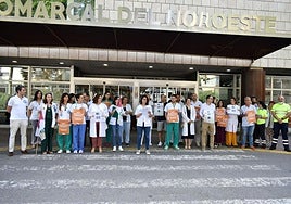 Concentración en la puerta del Hospital Comarcal del Noroeste en Caravaca de la Cruz
