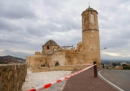 Iglesia de San Juan, en estado de ruina, que será rehabilitada por el Ministerio de Vivienda.