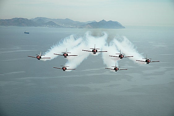 Vuelo de la Patrulla Águila.