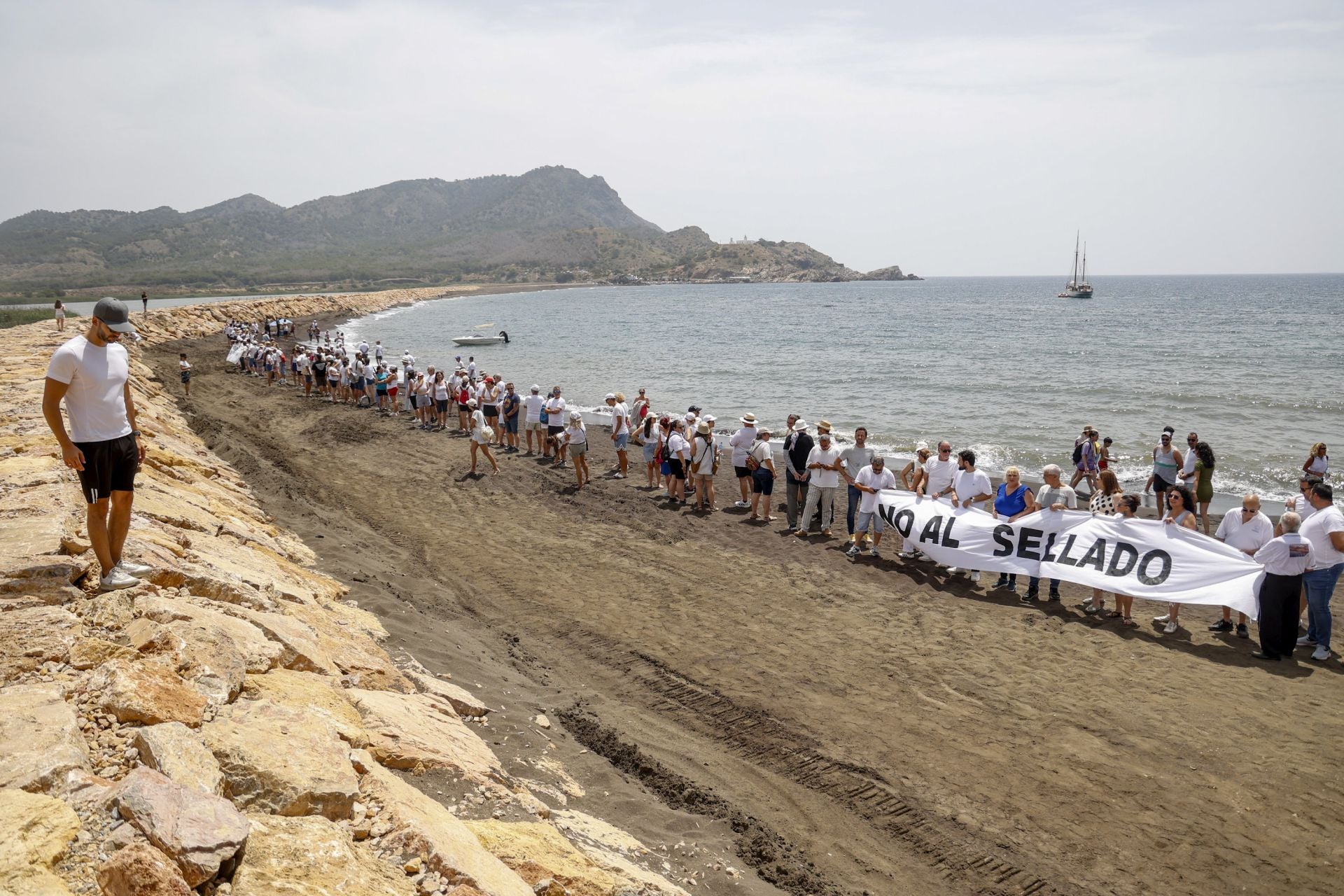 Protesta por la regeneración de la bahía de Portmán, en imágenes