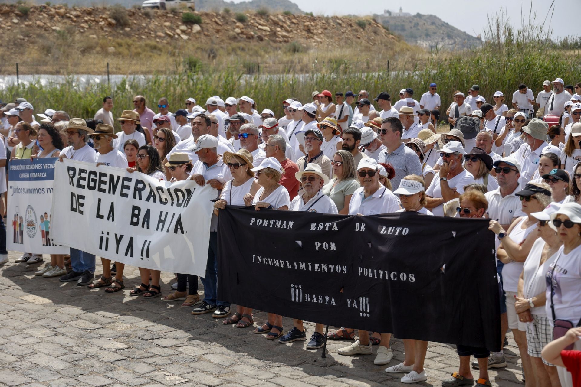 Protesta por la regeneración de la bahía de Portmán, en imágenes