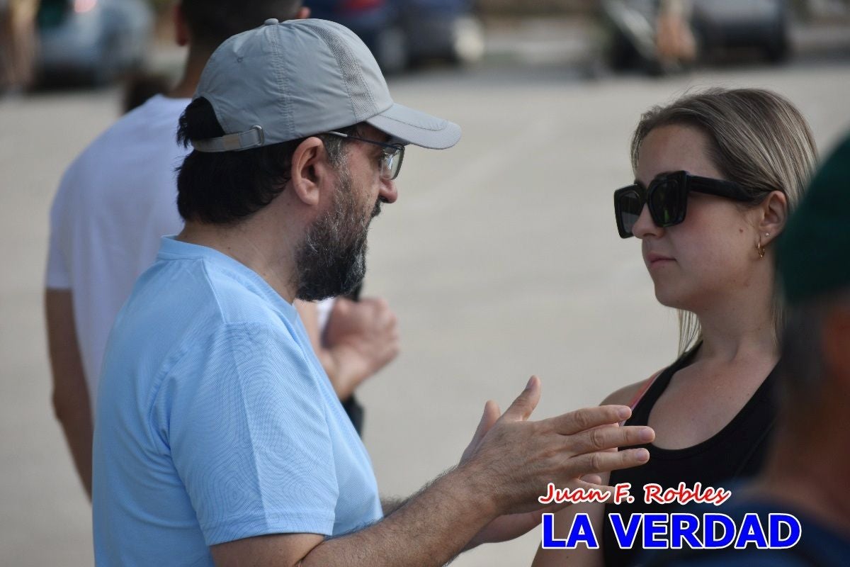 Imágenes de la marcha convocada por Plaza Nueva por la conexión ferroviaria con Albacete