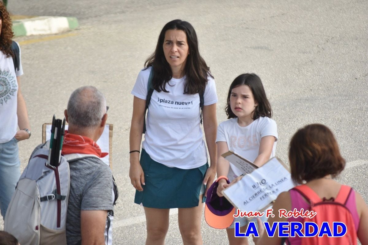 Imágenes de la marcha convocada por Plaza Nueva por la conexión ferroviaria con Albacete