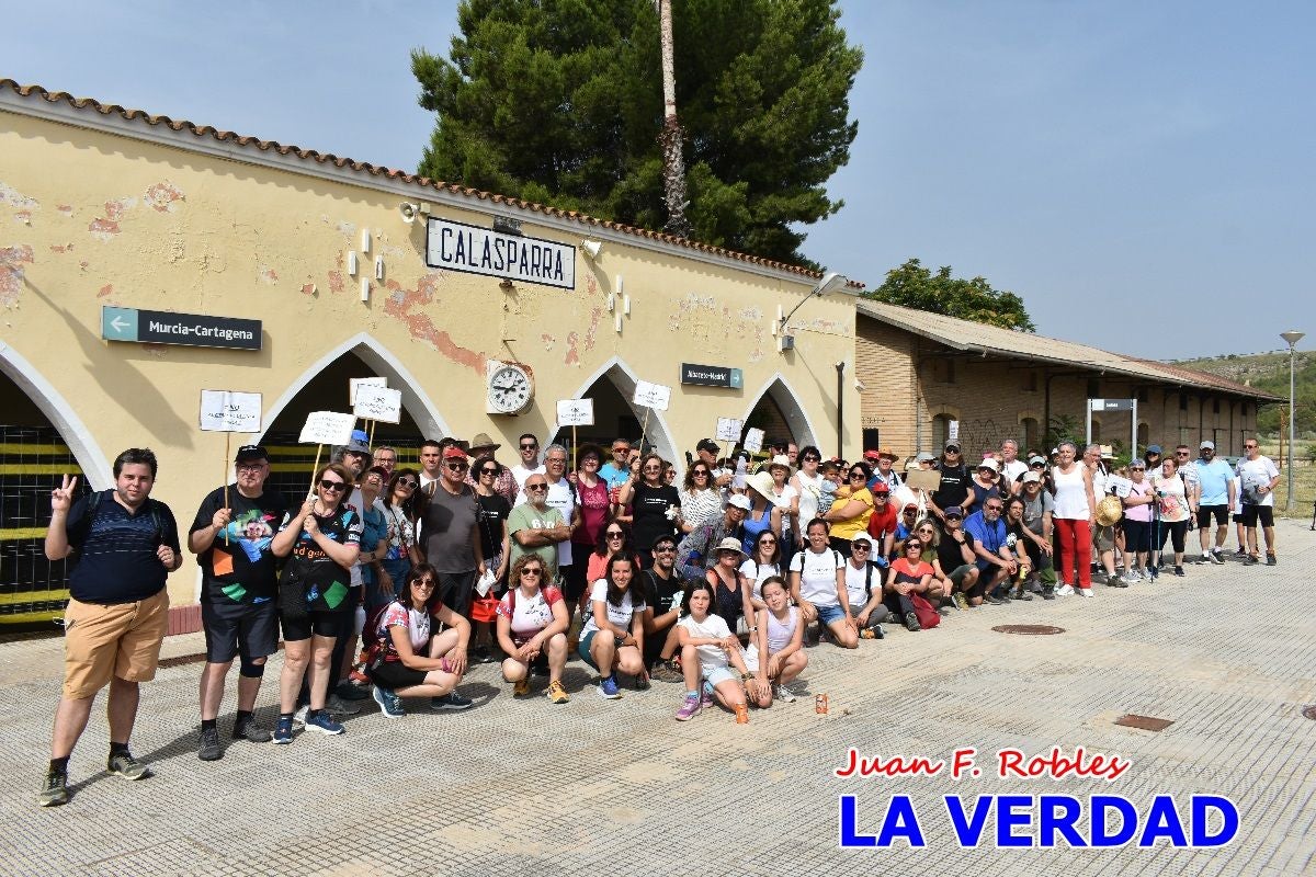 Imágenes de la marcha convocada por Plaza Nueva por la conexión ferroviaria con Albacete
