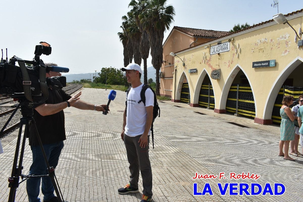 Imágenes de la marcha convocada por Plaza Nueva por la conexión ferroviaria con Albacete