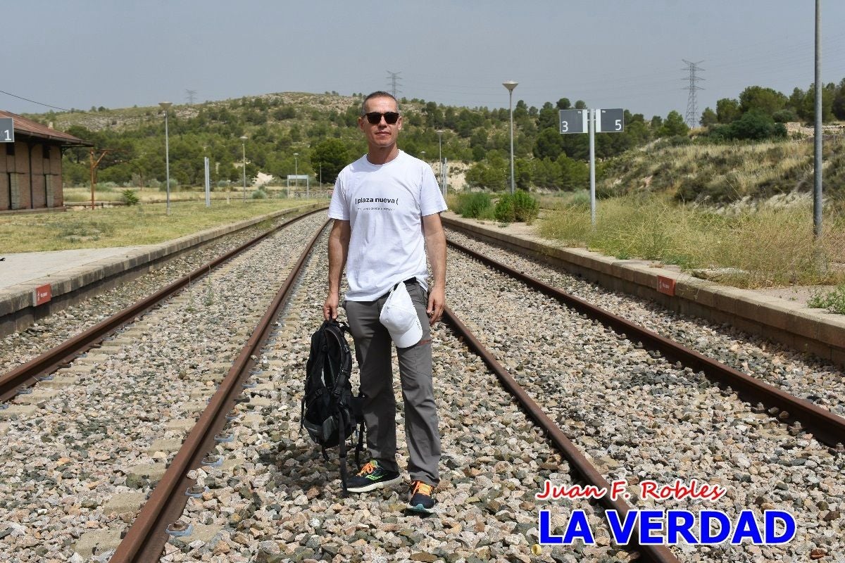 Imágenes de la marcha convocada por Plaza Nueva por la conexión ferroviaria con Albacete