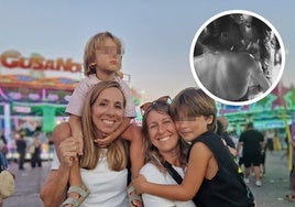 Esther Nevado y Cristina Navarro, con sus hijos Luca y Marcos, en la feria de atracciones de Murcia. Arriba a la derecha, un recuerdo de su enlace.