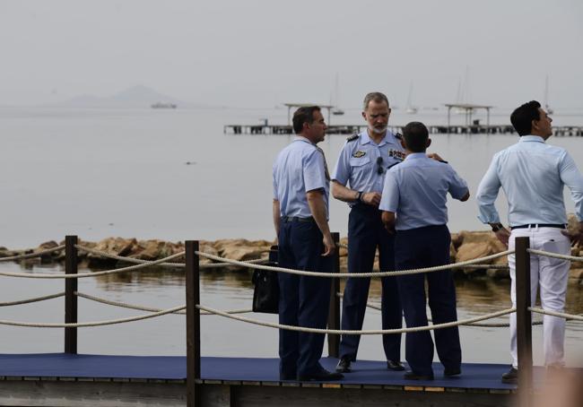 El Rey Felipe VI, este domingo, antes de comenzar la exhibición.