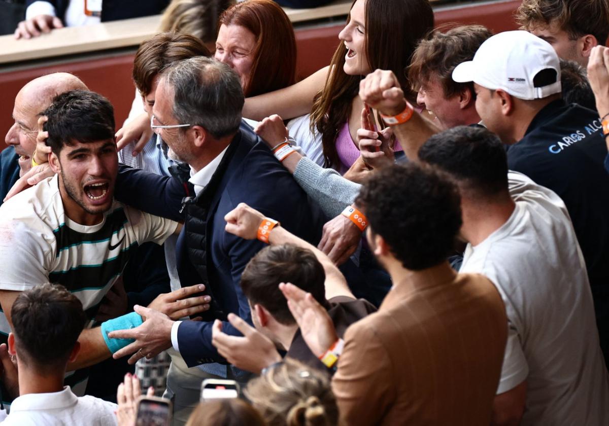 El séquito de amigos de Carlos Alcaraz, un campeón que nunca gana solo
