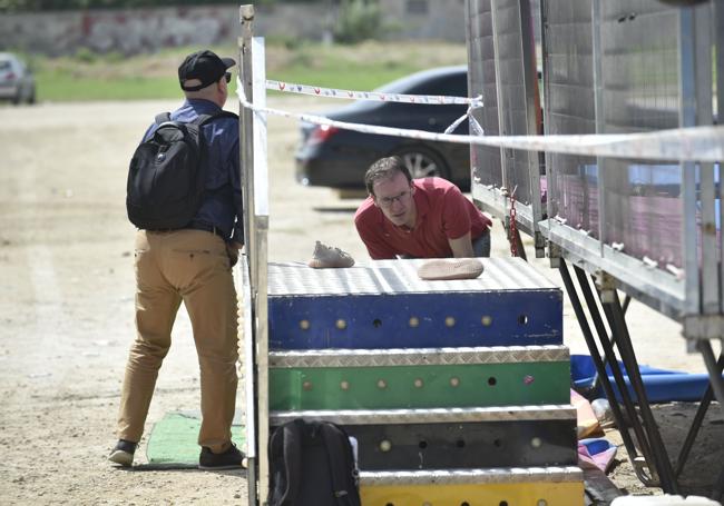 Investigadores revisan, este lunes, la instalación de la atracción en la que murió la menor.