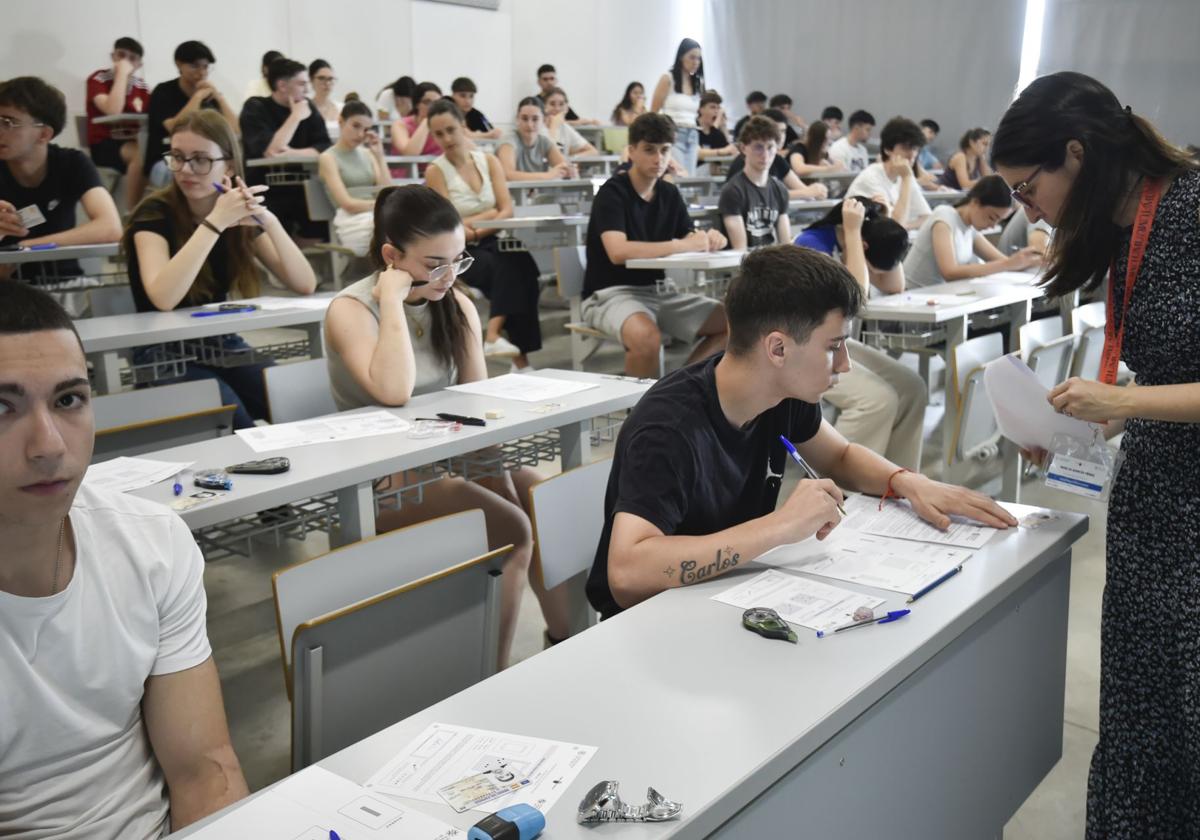 Alumnos durante la PAU en Murcia.