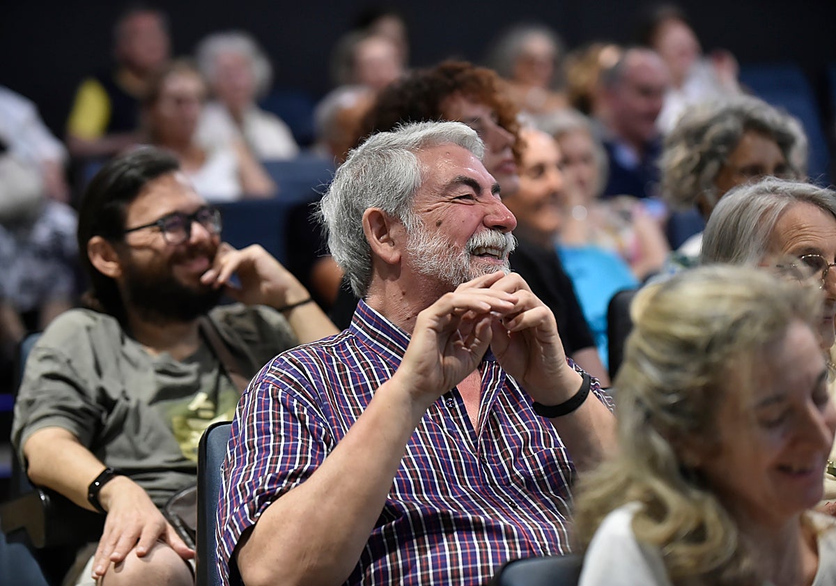Imagen principal - Cómo pasar de «sonámbulos digitales» a «sujetos reflexivos», claves de Daniel Innerarity en el Aula de Cultura de LA VERDAD