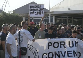 Trabajadores de Navantia, durante la jornada de huelga de este martes.