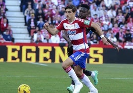 El centrocampista murciano Gonzalo Villar, durante un partido con el Granada.