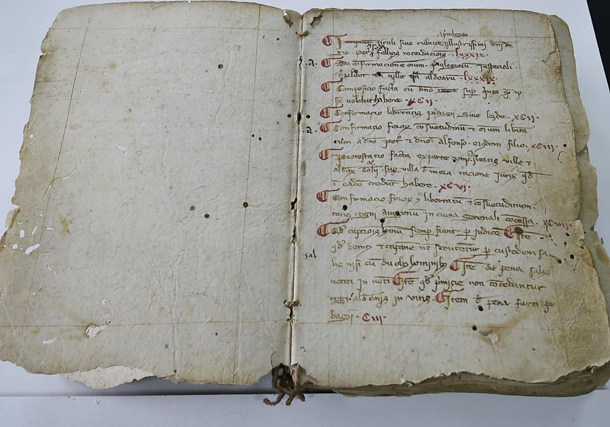 Uno de los códices recuperados.