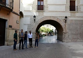 Autoridades y técnicos, ayer, durante la visita por la finalización de las obras en la fachada.