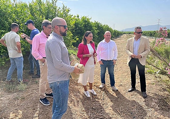 Autoridades y representantes de Ailimpo, ayer, en Abanilla.