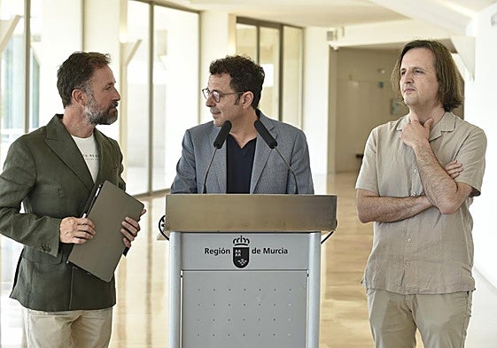 Darlin Dyle, Manuel Cebrián y Rumen Cvetkov, ayer, durante la presentación en el Víctor Villegas.