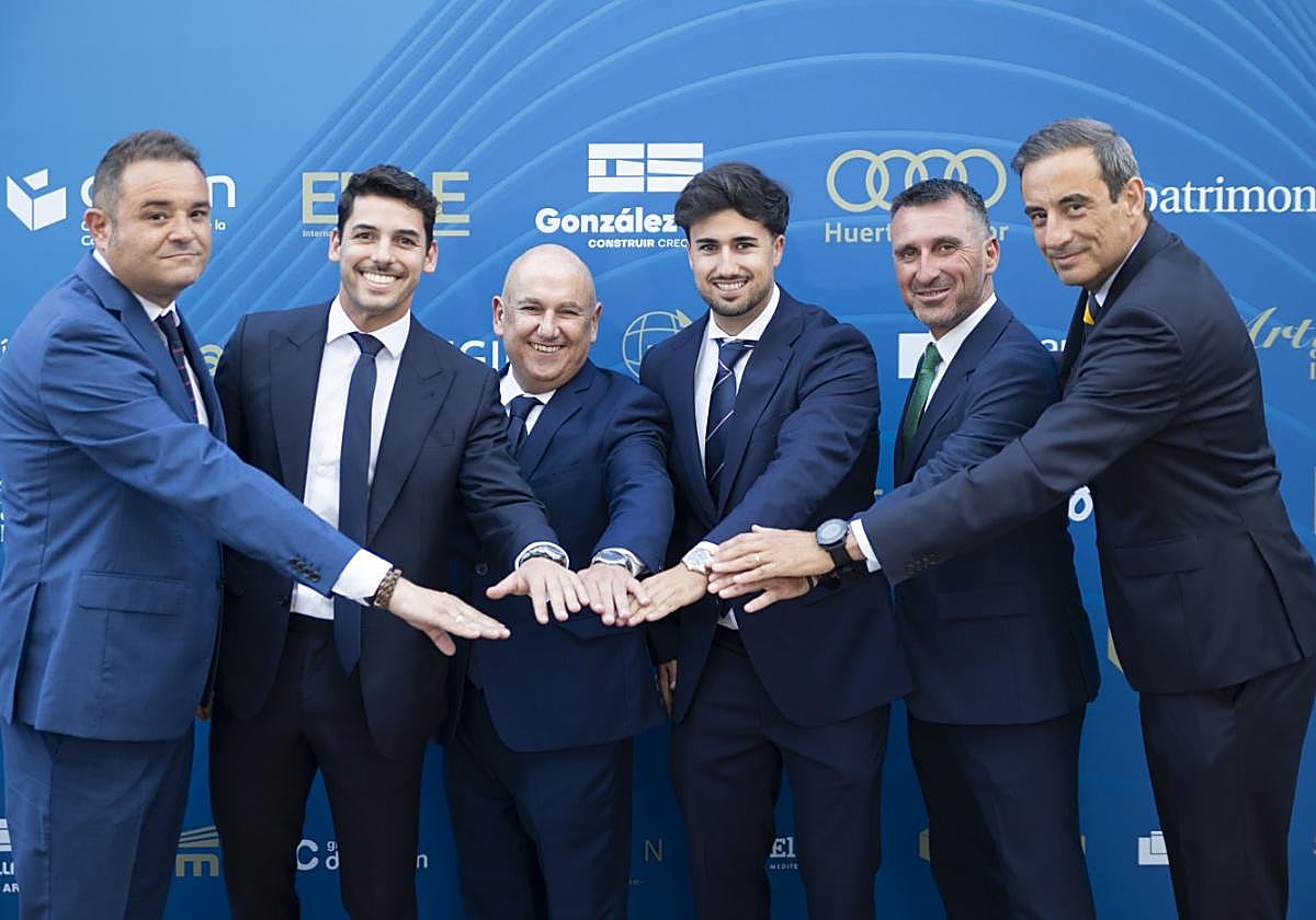 José Jerónimo Díaz (3i) junto a miembros del equipo de José Díaz García en los Premios Frecom 2025.