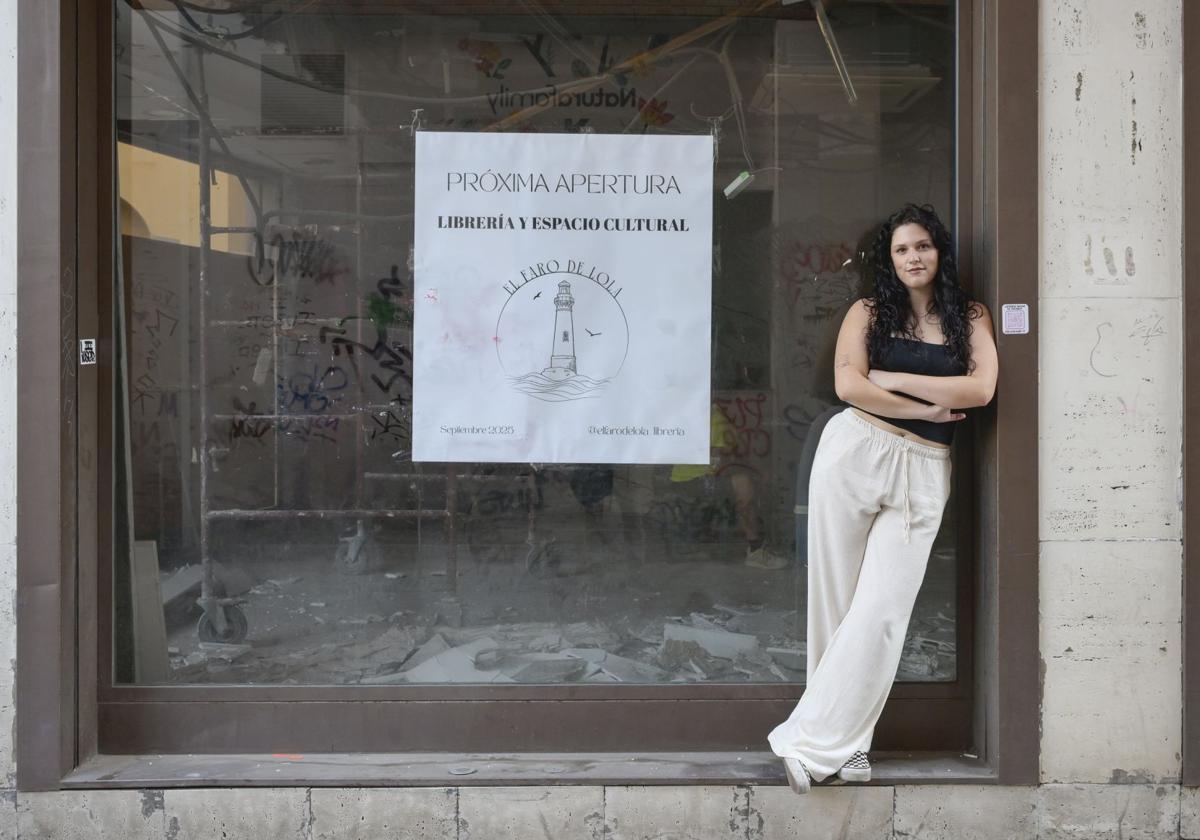 Lola Consuegra en su local, aún en obras.