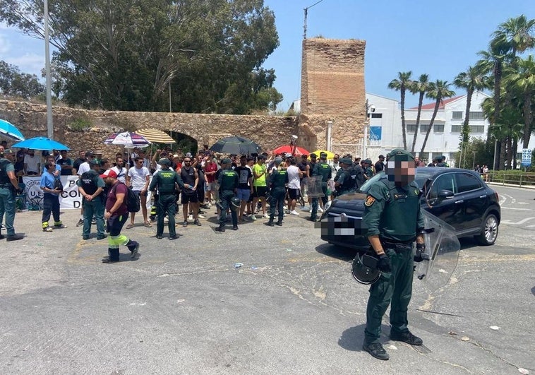 Dispositivo de seguridad a las puertas de Navantia en Cartagena, este miércoles.