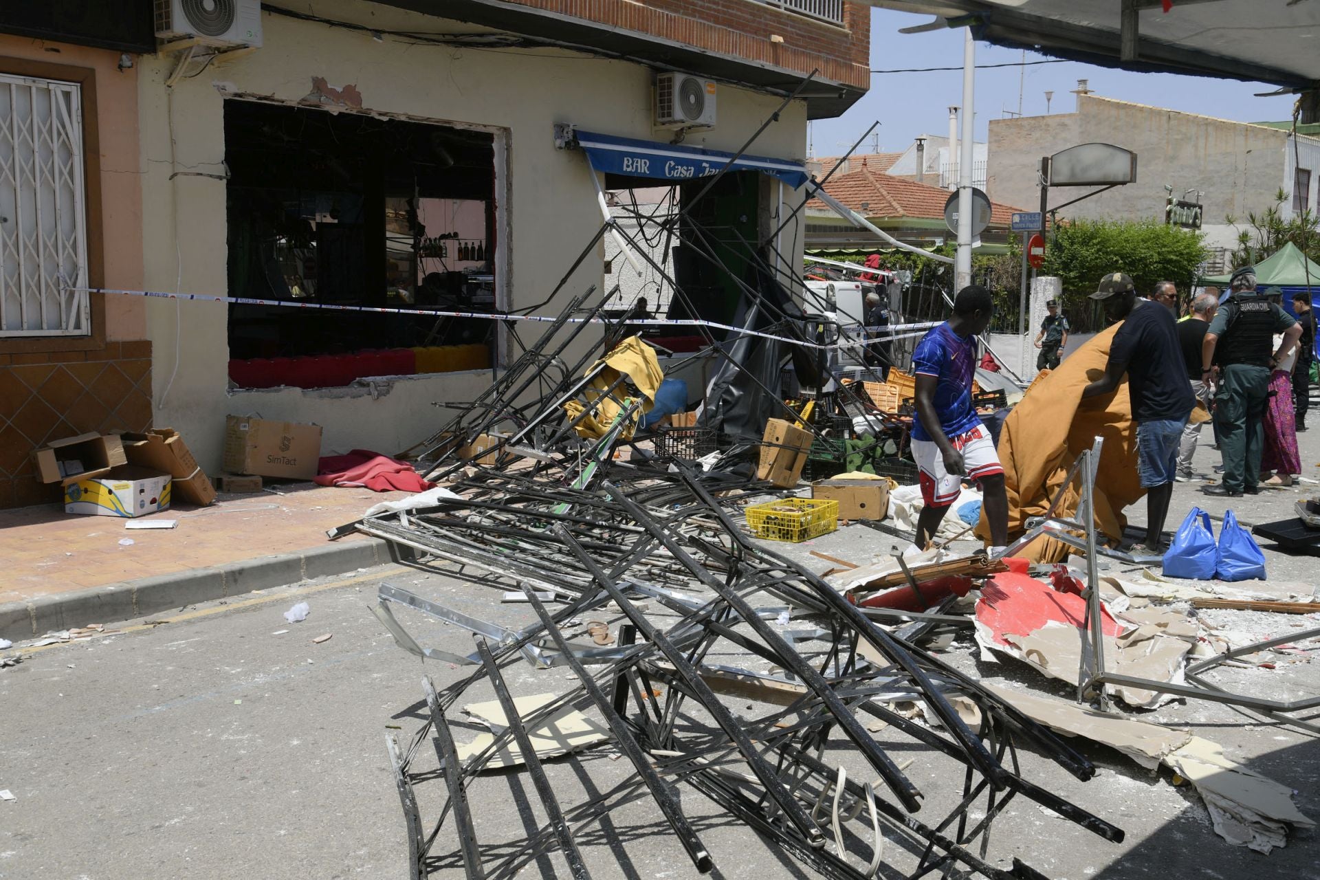 Explosión de gas en un bar de Lo Pagán, en imágenes