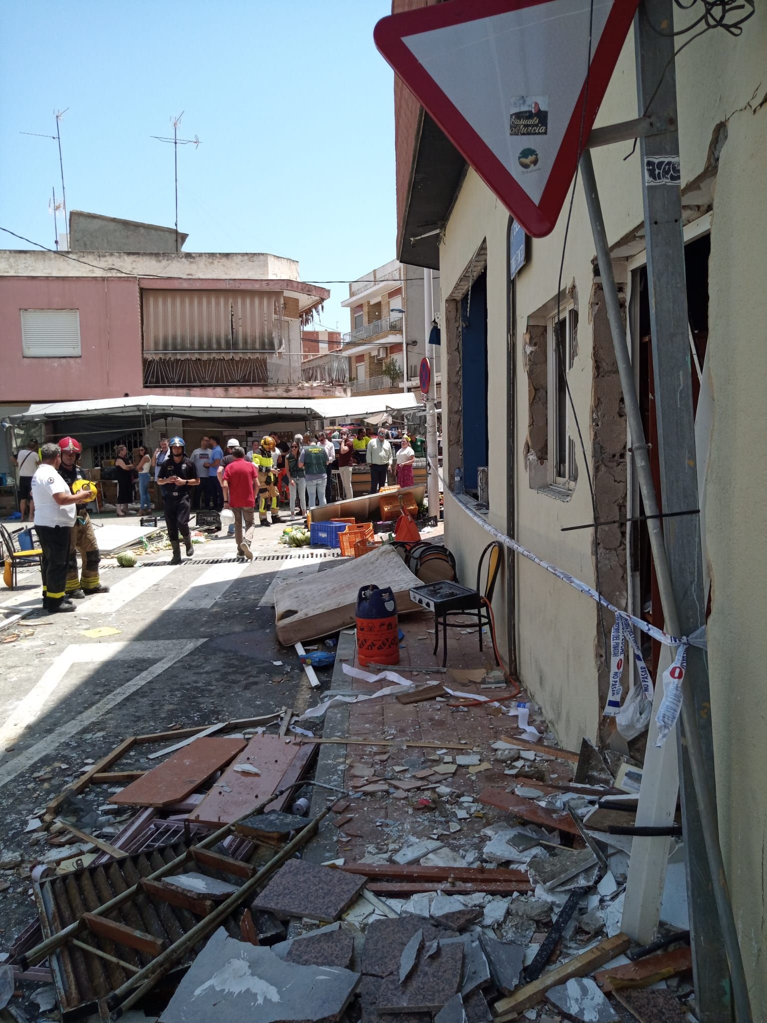 Explosión de gas en un bar de Lo Pagán, en imágenes