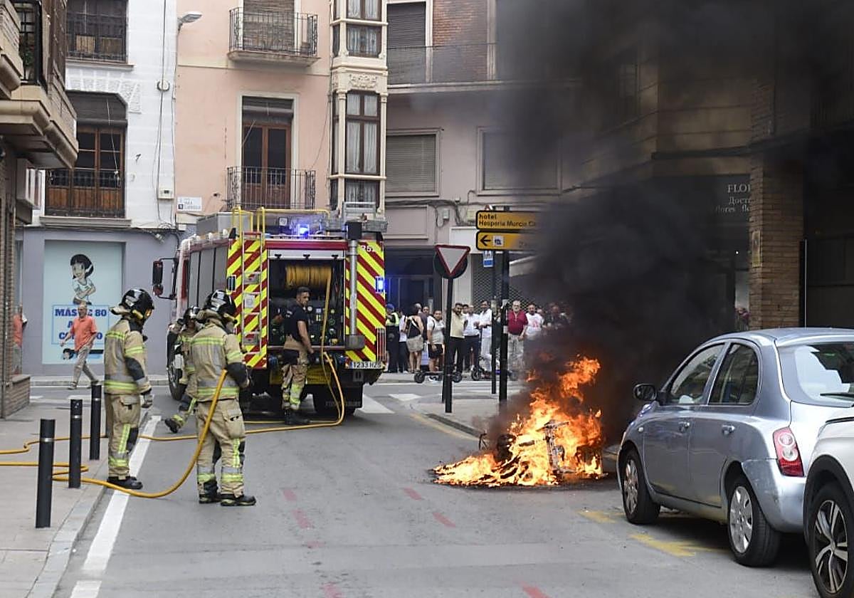 Bomberos de Murcia, en su llegada al lugar del suceso.