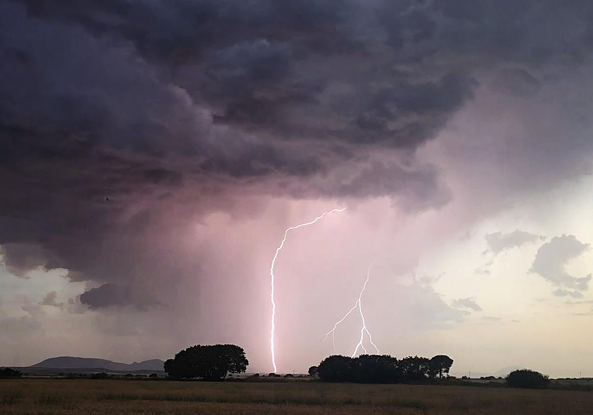 Un rayo caído este miércoles en El Moralejo (Caravaca).