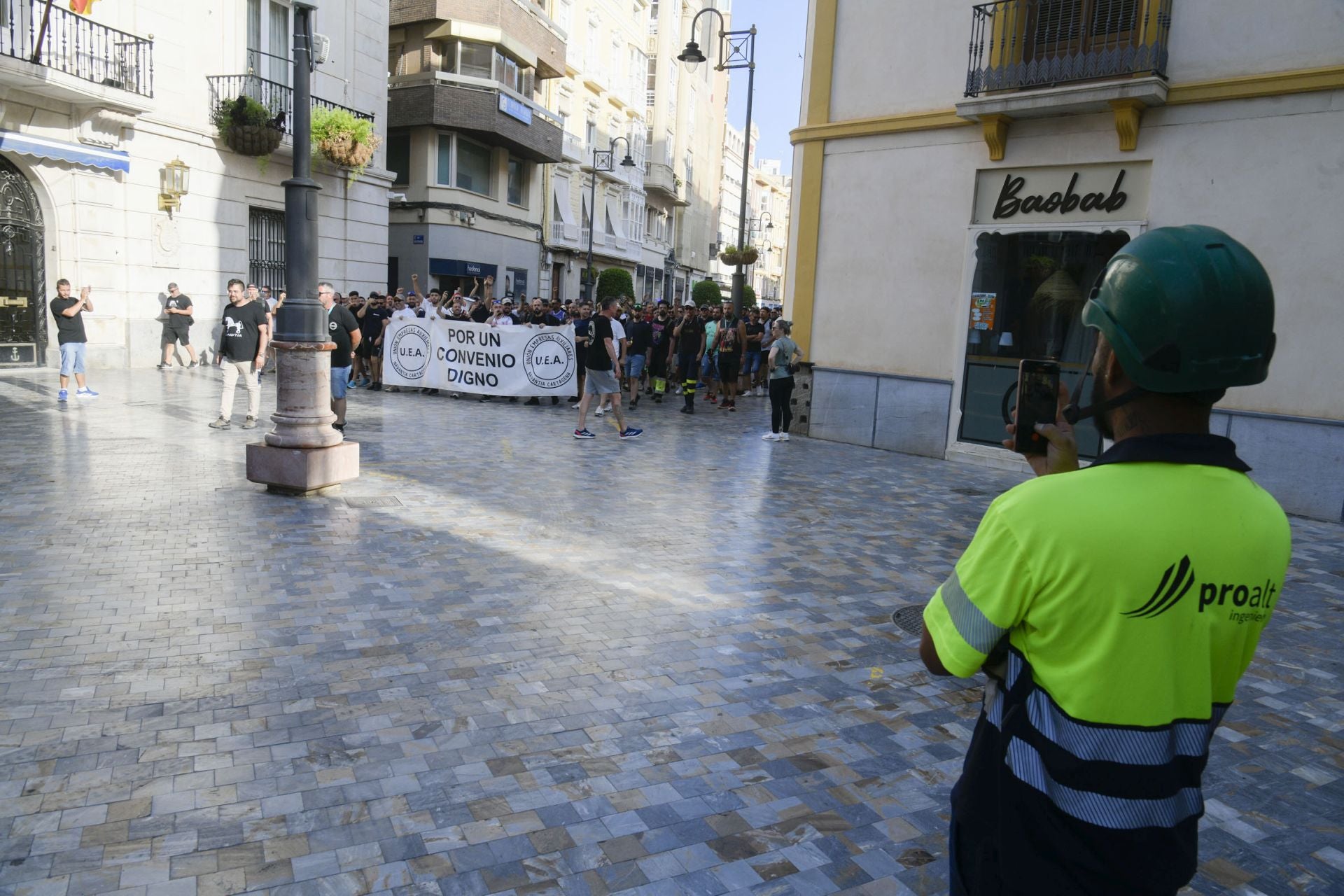 La protesta de los operarios auxiliares de Navantia, en imágenes