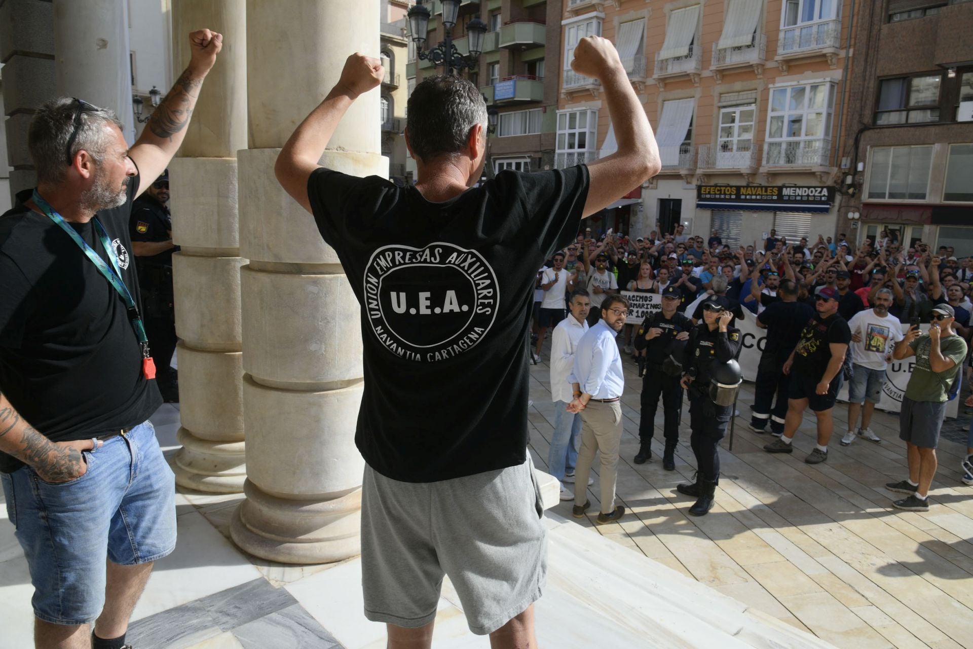 La protesta de los operarios auxiliares de Navantia, en imágenes