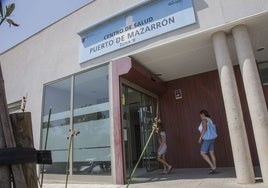 Accesos al centro de salud de Puerto de Mazarrón.