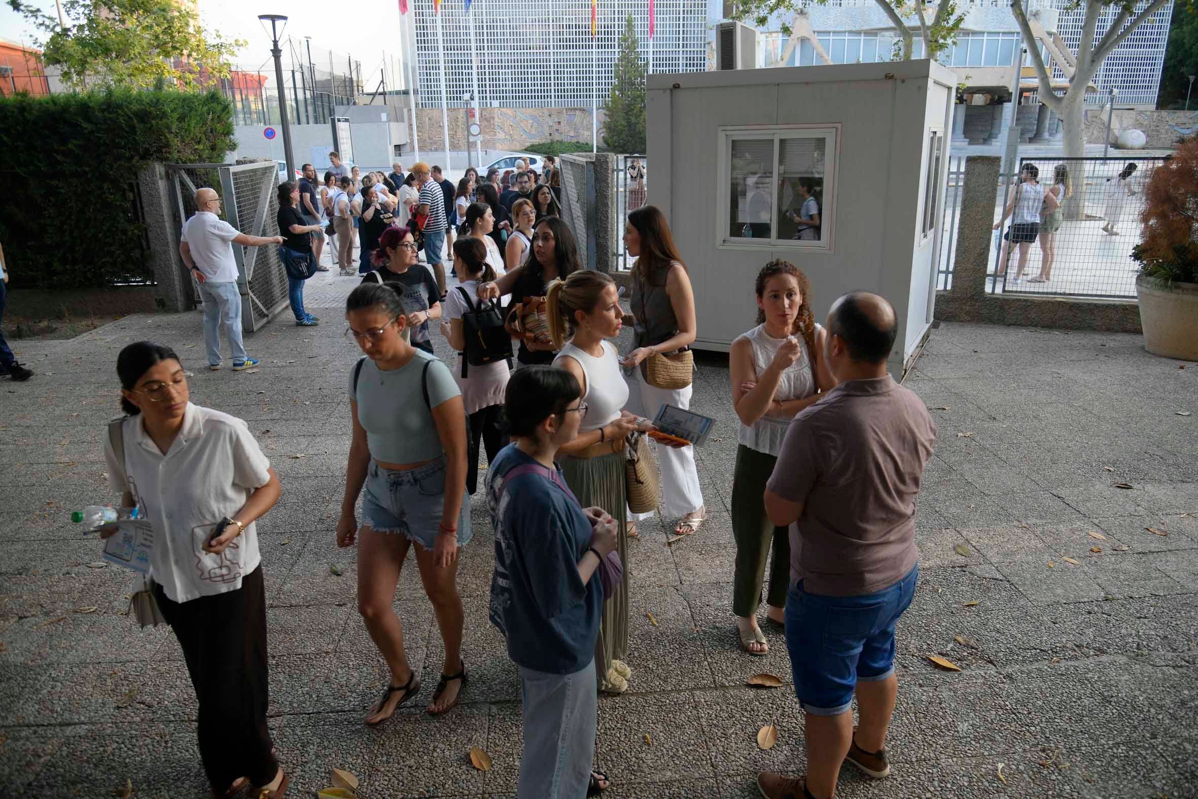 El primer examen de las oposiciones a Secundaria, en imágenes