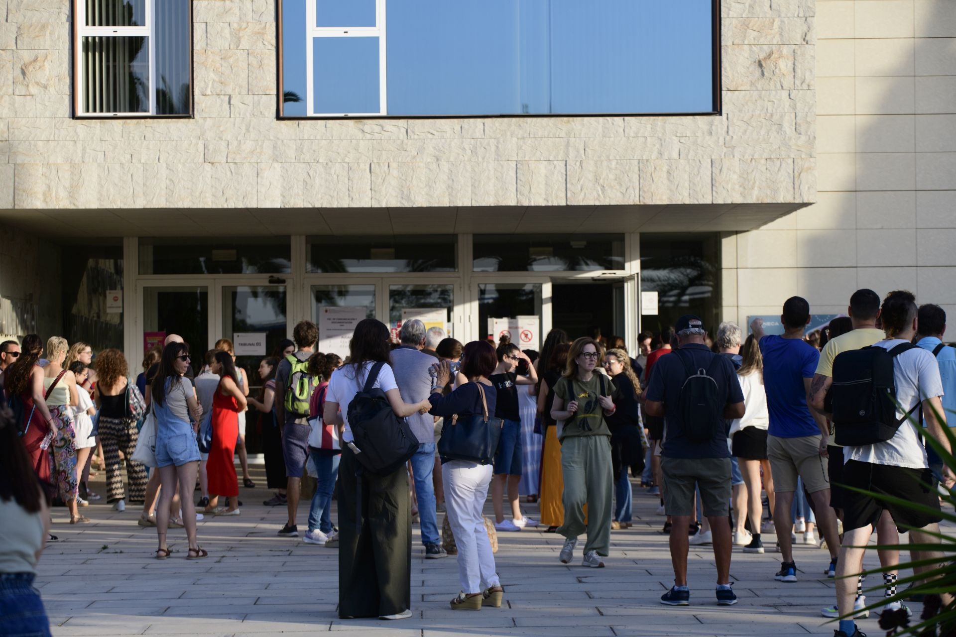 El primer examen de las oposiciones a Secundaria, en imágenes