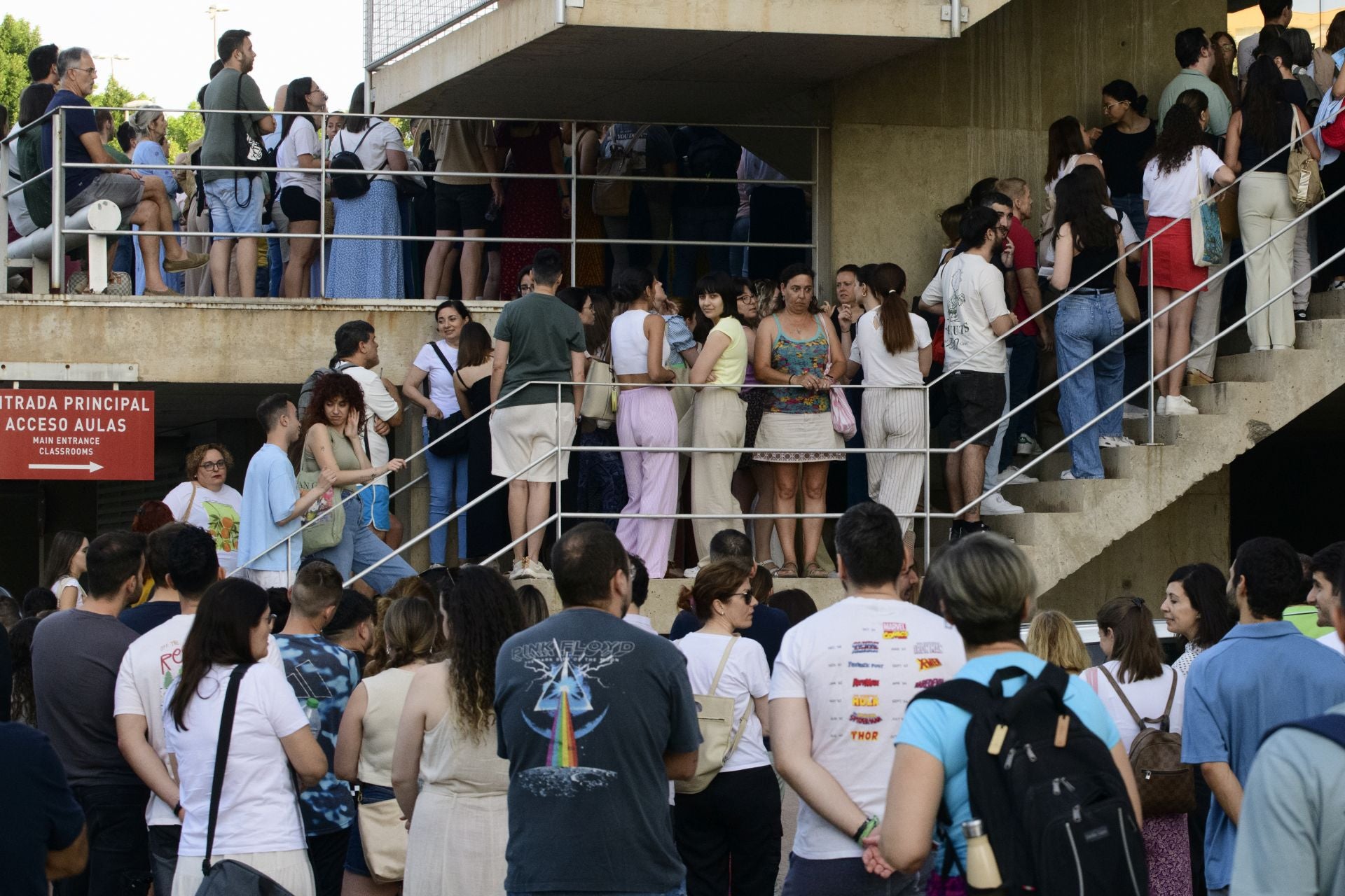 El primer examen de las oposiciones a Secundaria, en imágenes