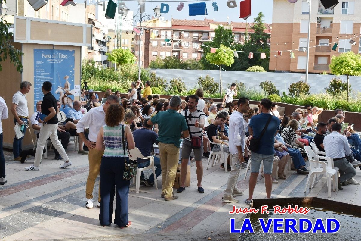 Imágenes de la presentación de «Forjando el mañana» en la Feria del Libro de Caravaca