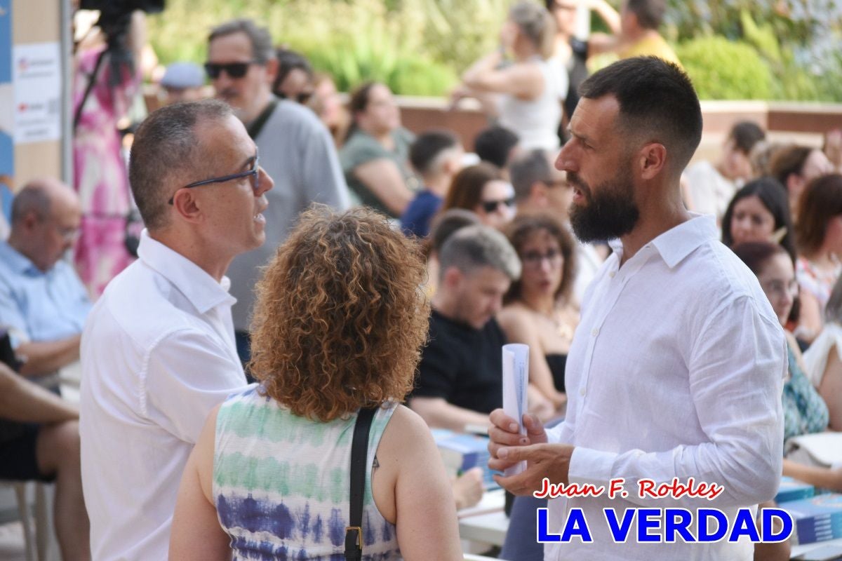 Imágenes de la presentación de «Forjando el mañana» en la Feria del Libro de Caravaca