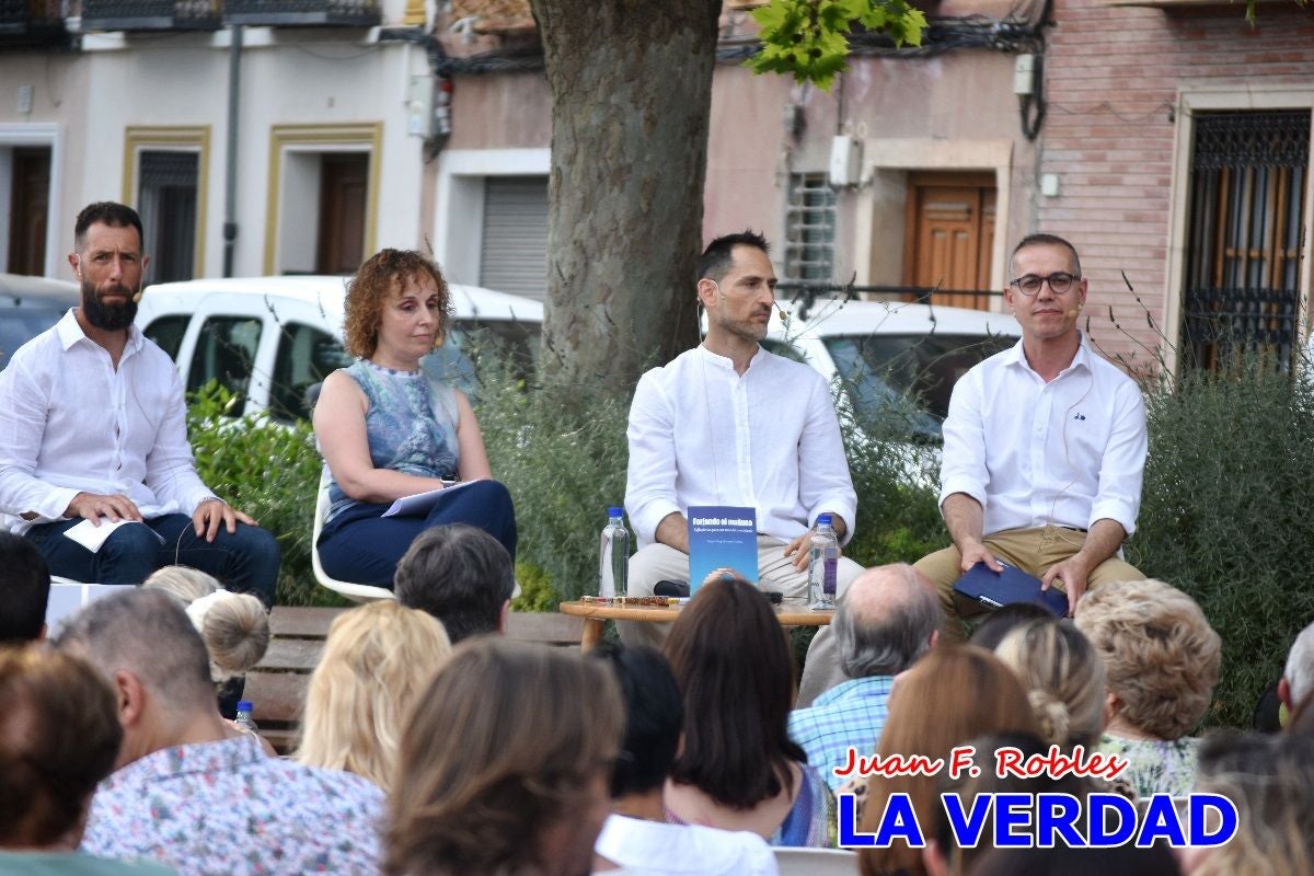 Imágenes de la presentación de «Forjando el mañana» en la Feria del Libro de Caravaca