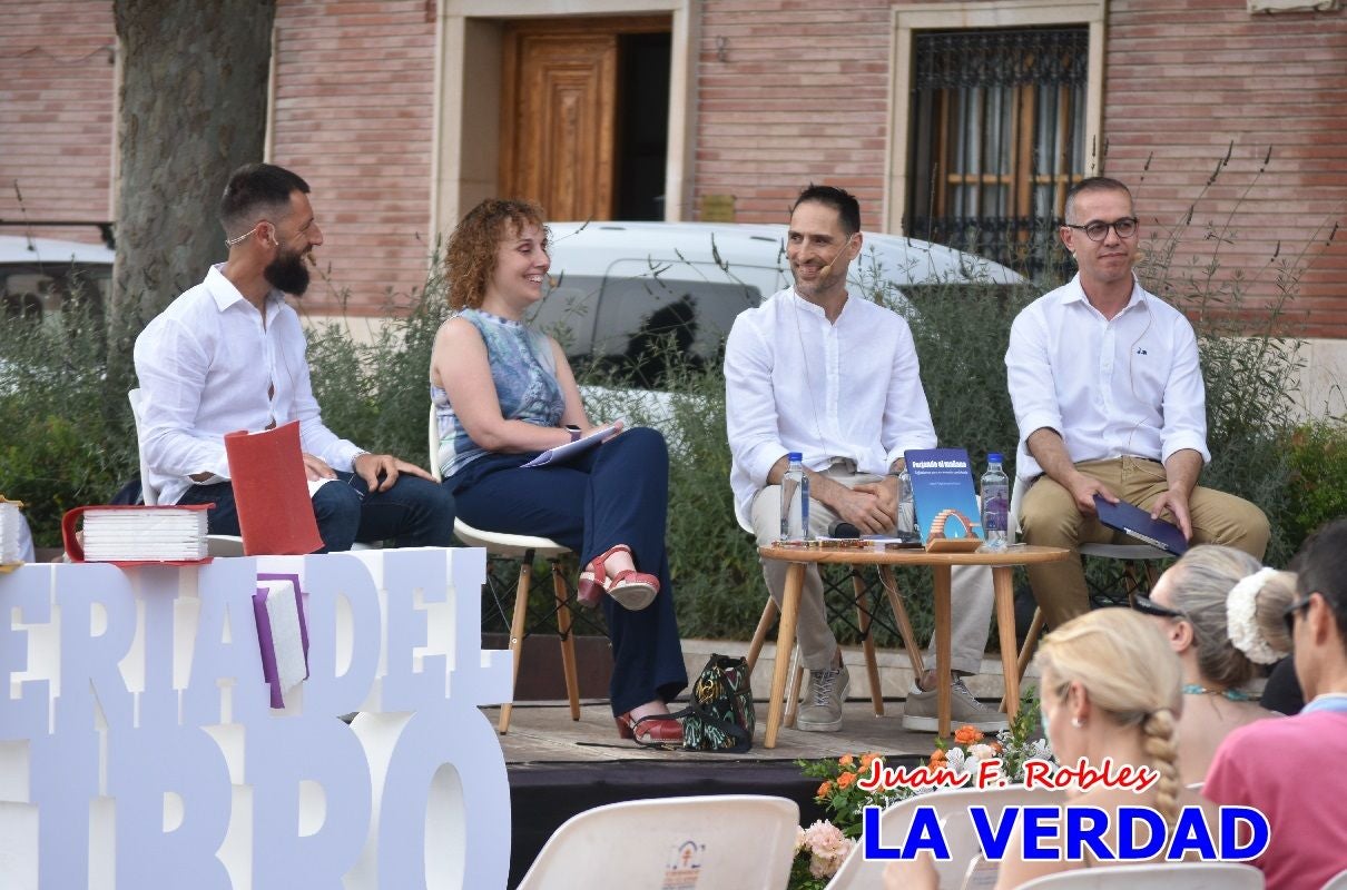 Imágenes de la presentación de «Forjando el mañana» en la Feria del Libro de Caravaca