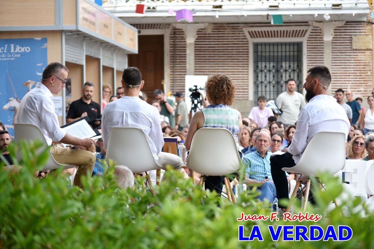 Imágenes de la presentación de «Forjando el mañana» en la Feria del Libro de Caravaca